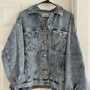 NWT Wrangler Women’s Oversized Denim Jacket Medium